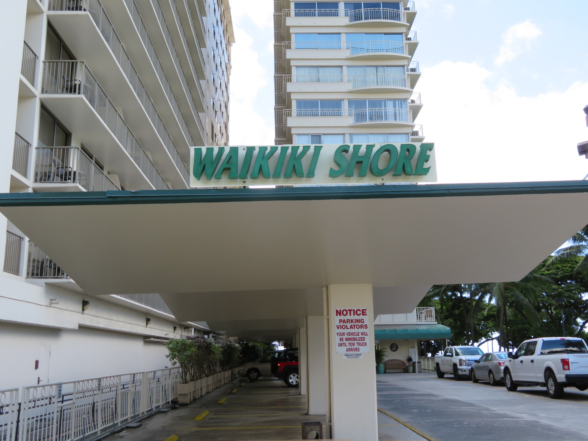 ワイキキ・ショア / Waikiki Shore