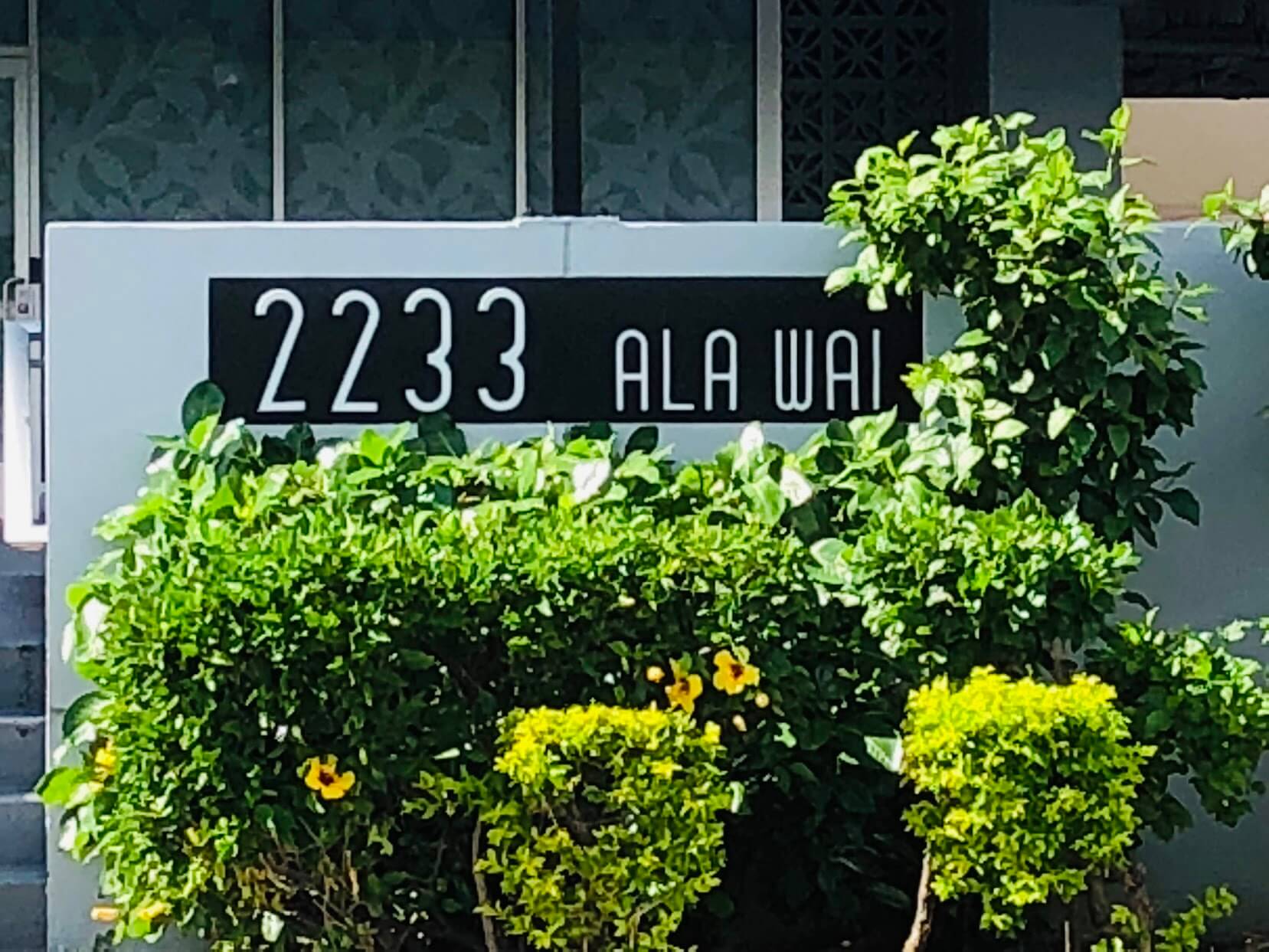 2233 Ala Waiの看板