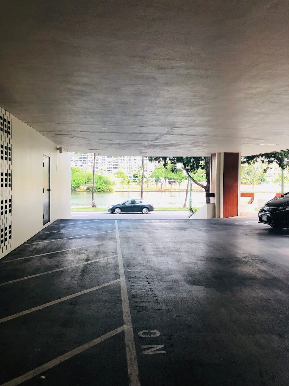 Ala Wai Mansionの駐車場