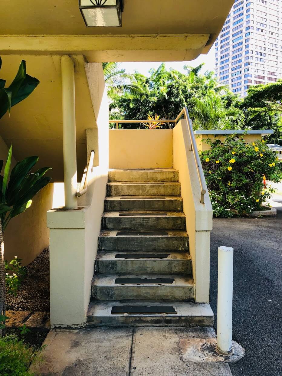 Hawaiiana Gardensの階段