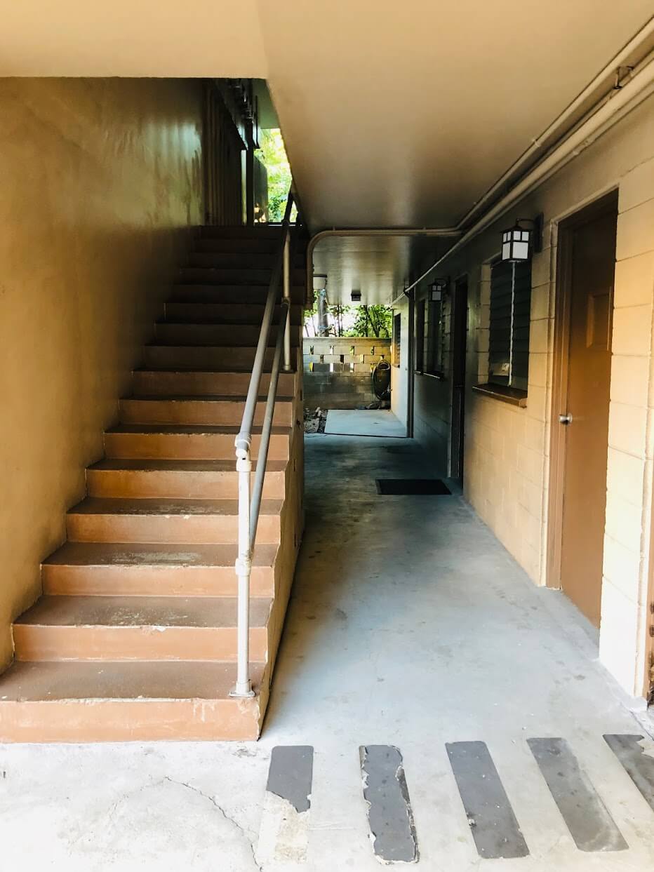 Laniakea Apartmentsの階段