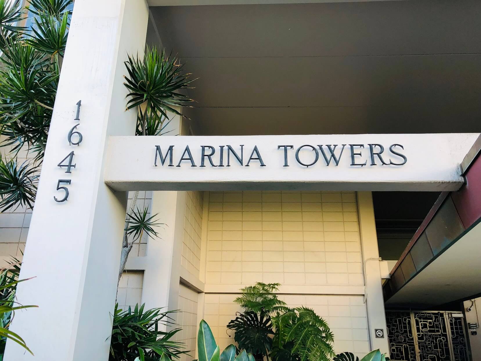 Marina Towersのロゴ