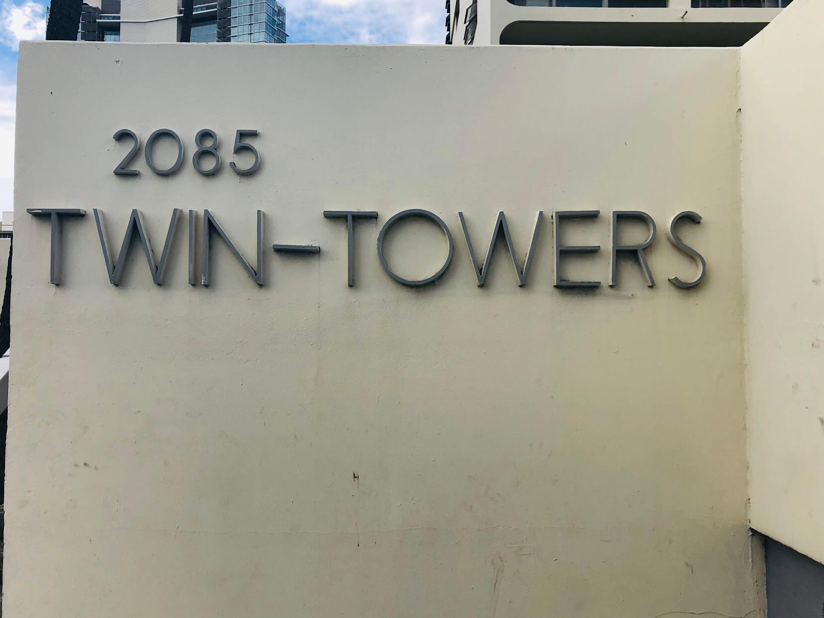 Twin Towersの看板