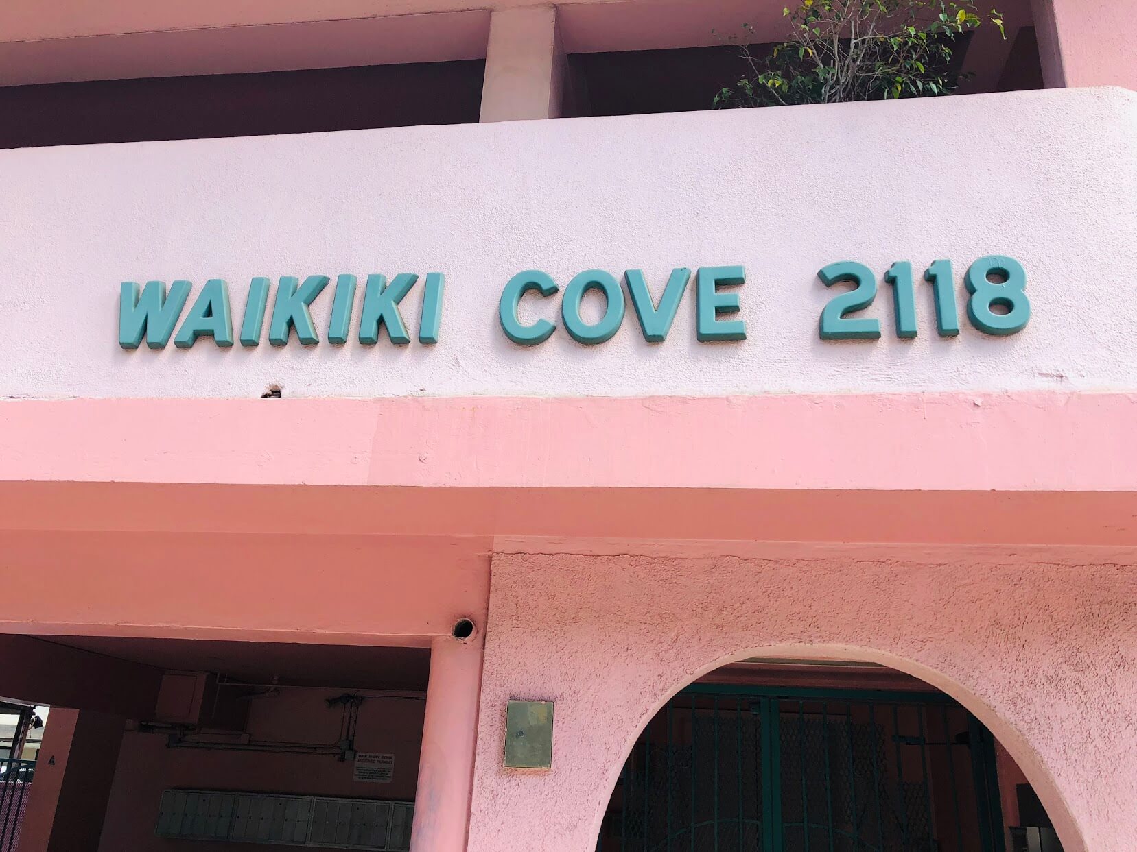 Waikiki-Coveの看板