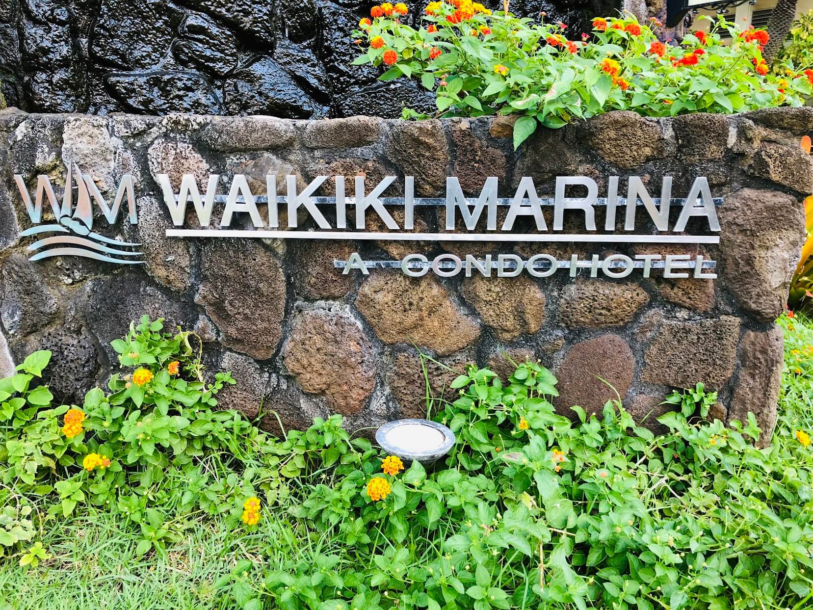 Waikiki Marinaの看板