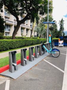 500 Ala Wai Plazaの駐輪場