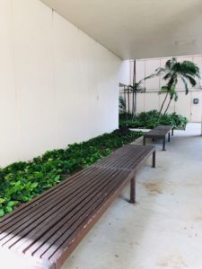 500 Ala Wai Plazaのベンチ
