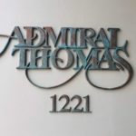 Admiral Thomasの看板