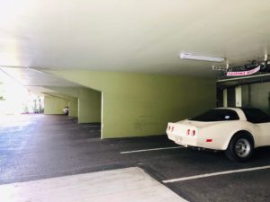Ainahau Gardensの駐車場