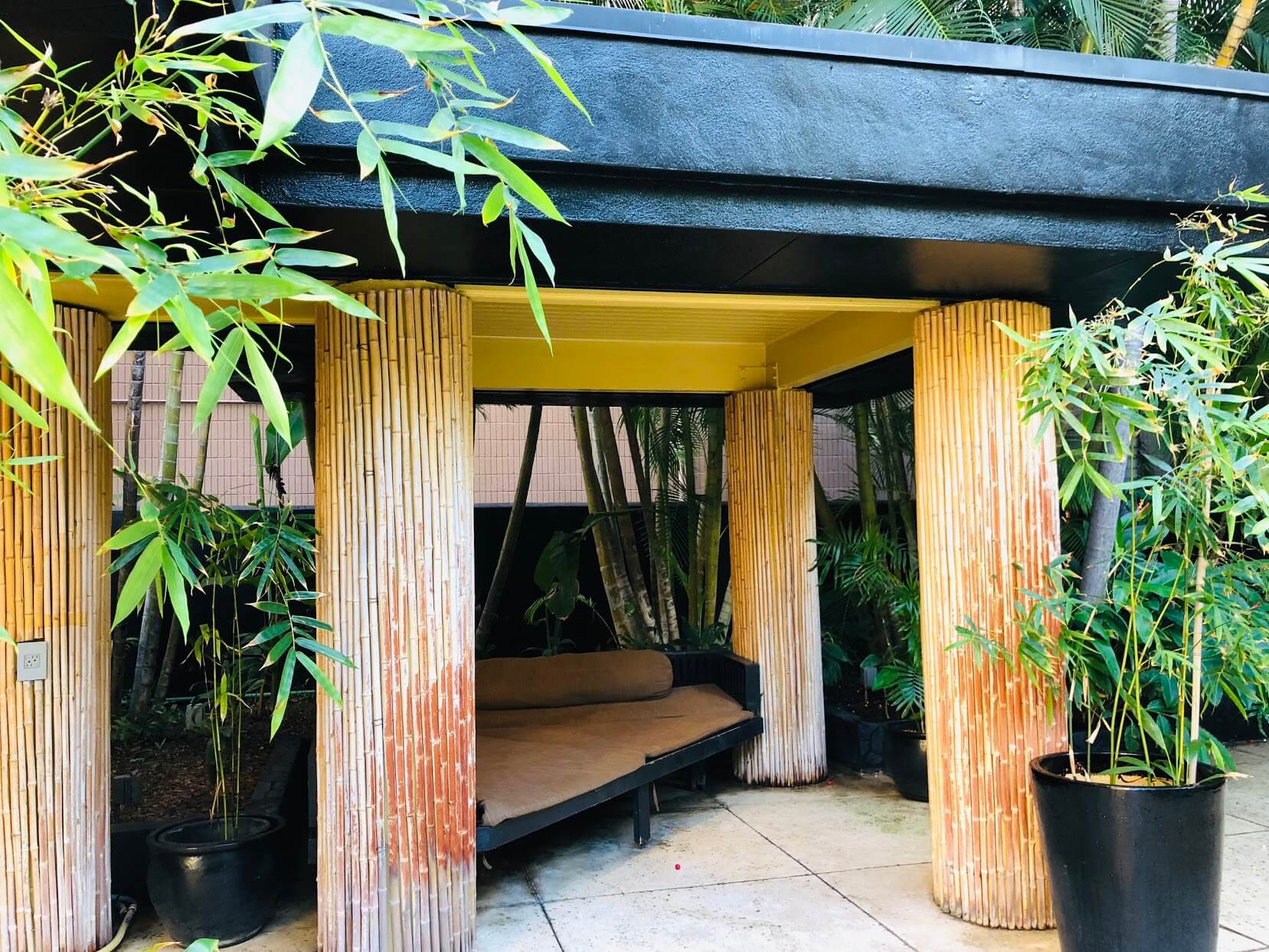 Bamboo Waikikiのテラス