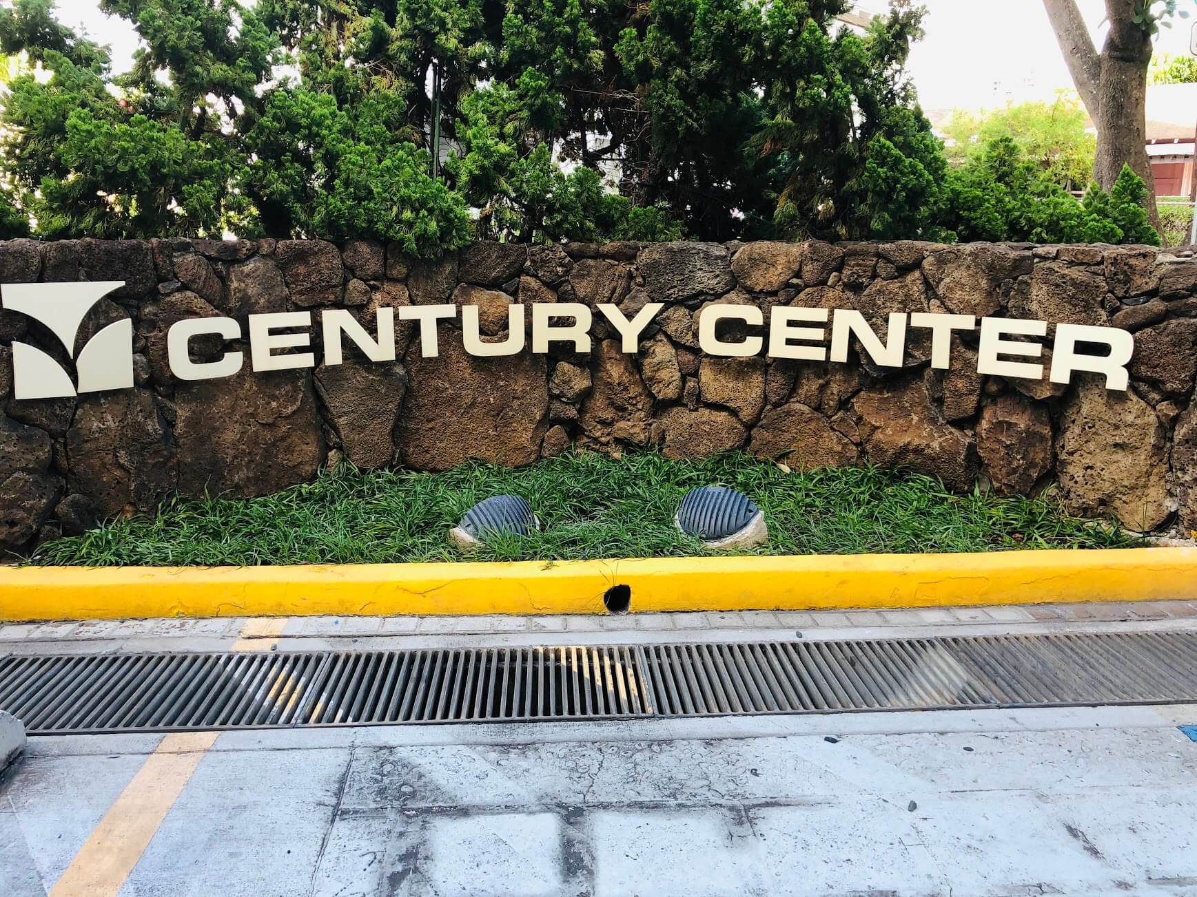 Century Centerの看板
