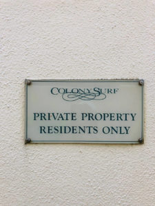 Colony Surfの看板