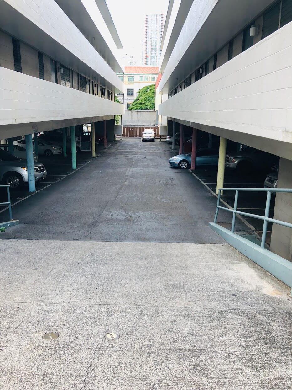Crown Kinauの駐車場