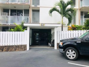 Diamond Head Hillsideのエントランス
