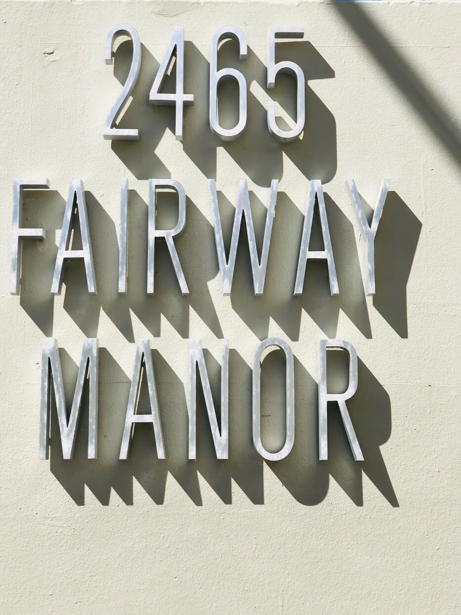 Fairway Manorの看板