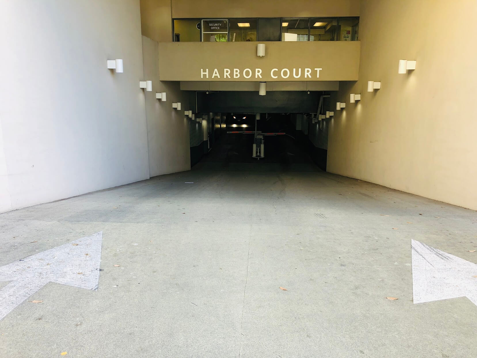 Harbor Courtの駐車場
