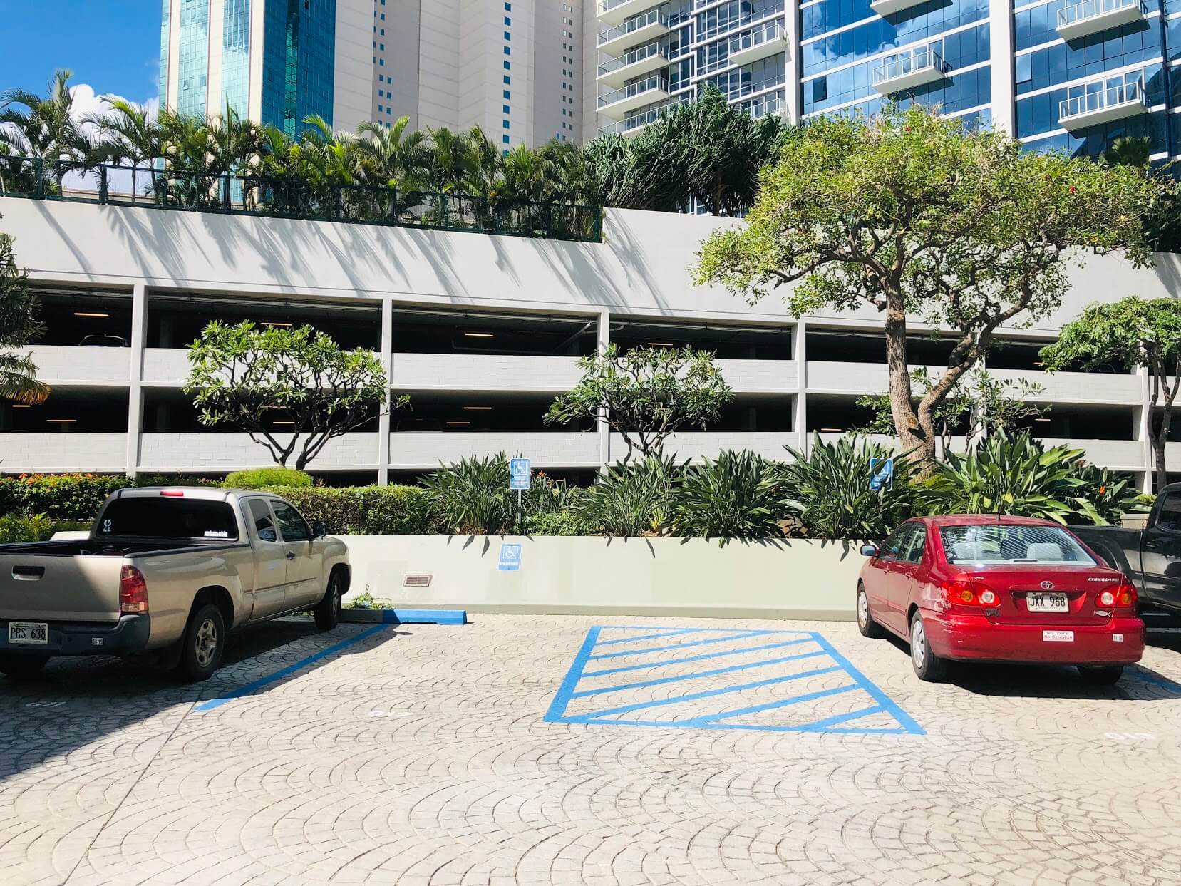 Hawaiki Towerの駐車場