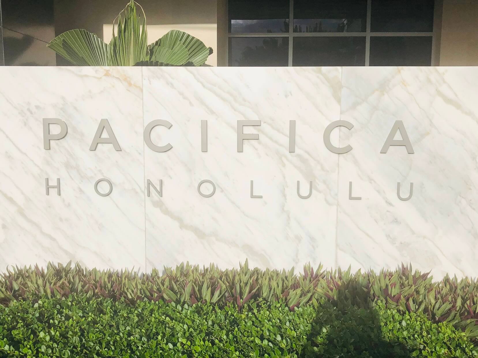 Pacifica Honoluluの看板