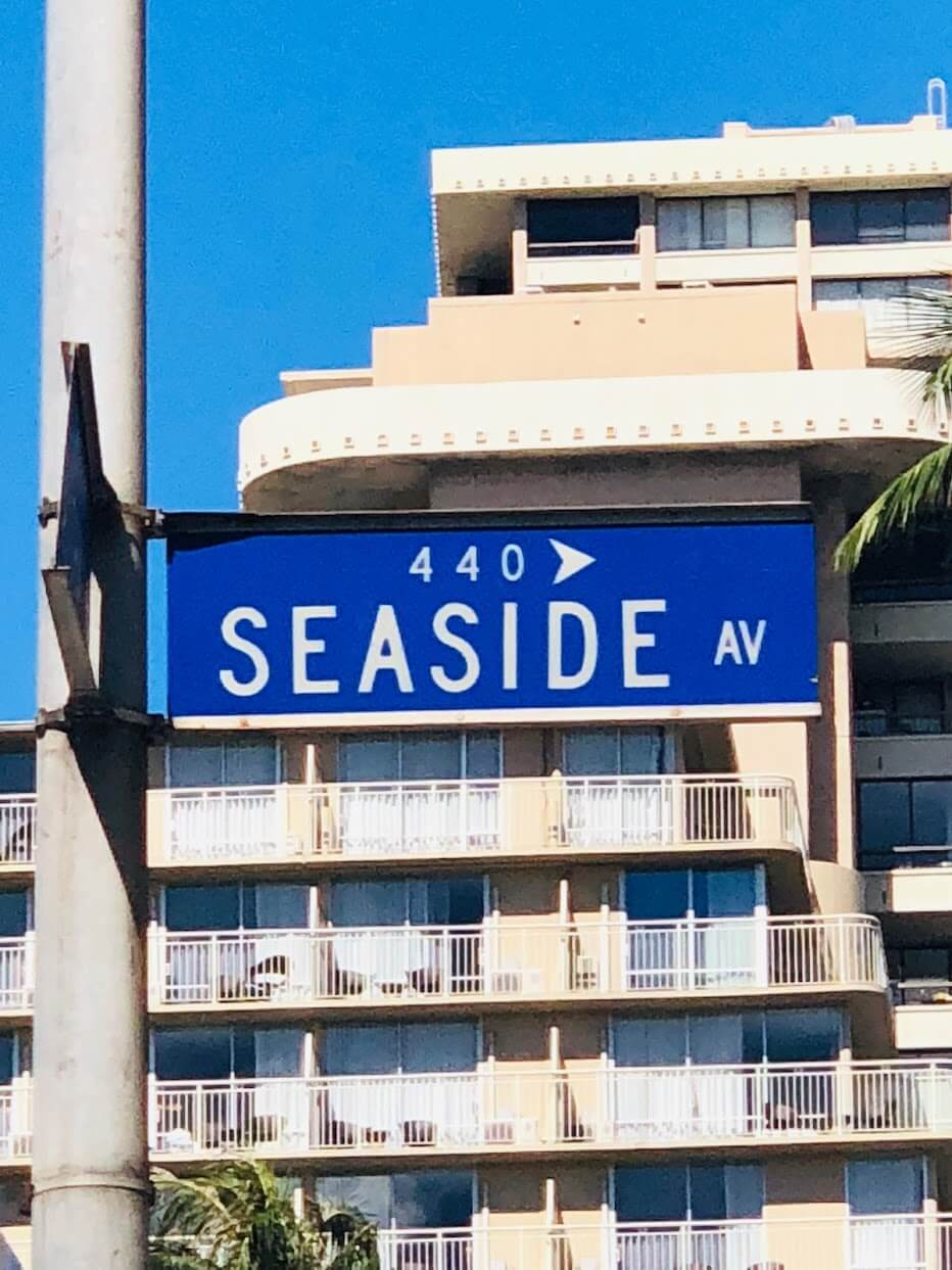 Seaside Towersの標識