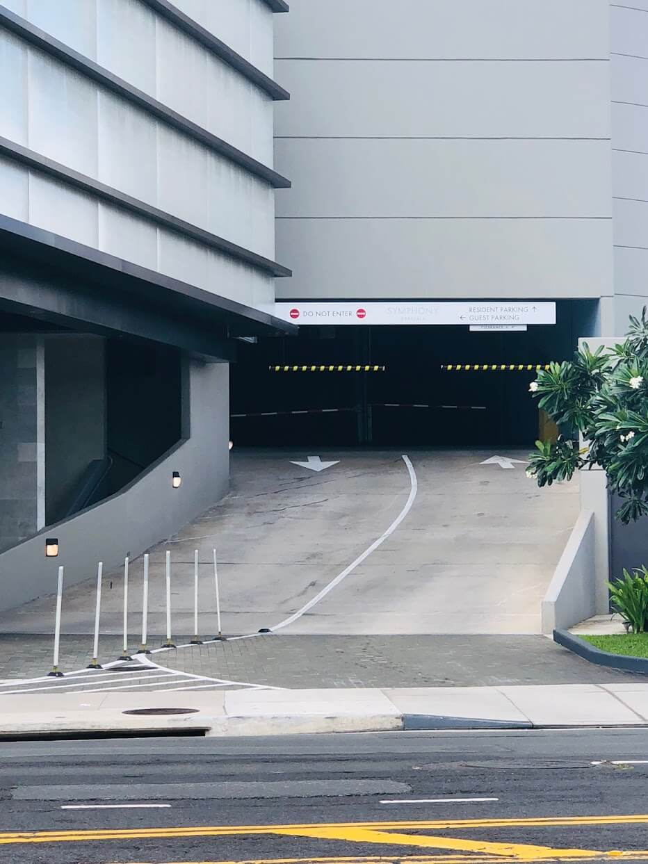 Symphony Honoluluの駐車場