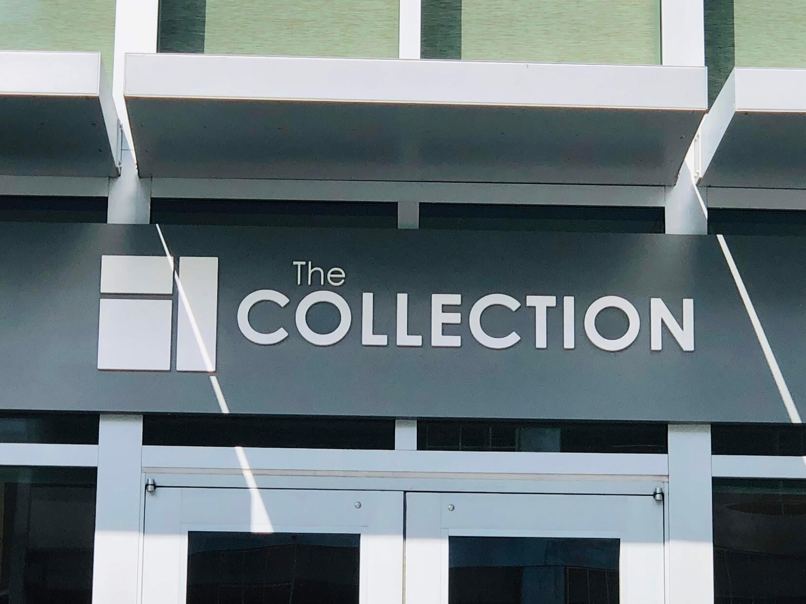 The Collectionの看板