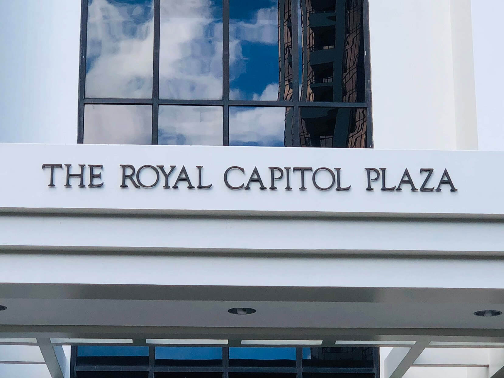The Royal Capitol Plazaの看板