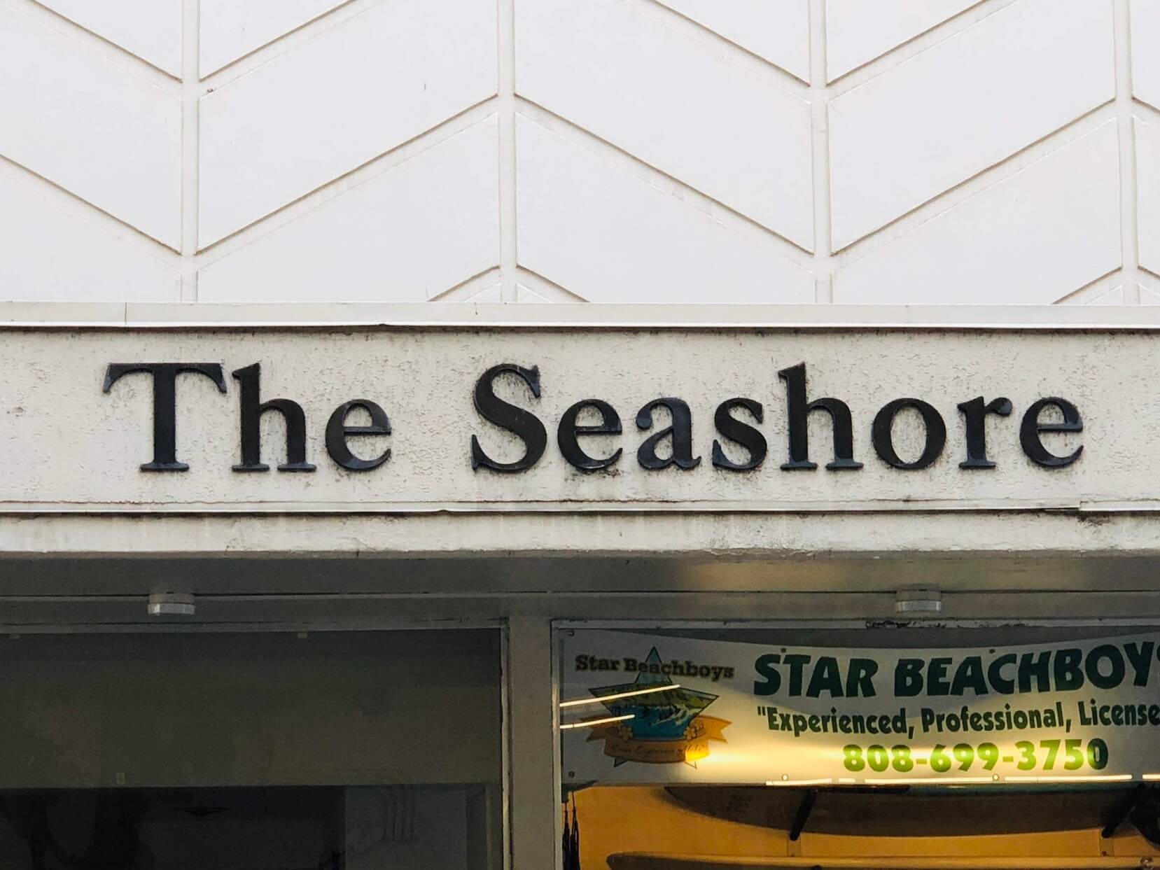 The Seashoreの看板