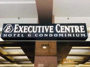 the Executive Centre Hotellの看板