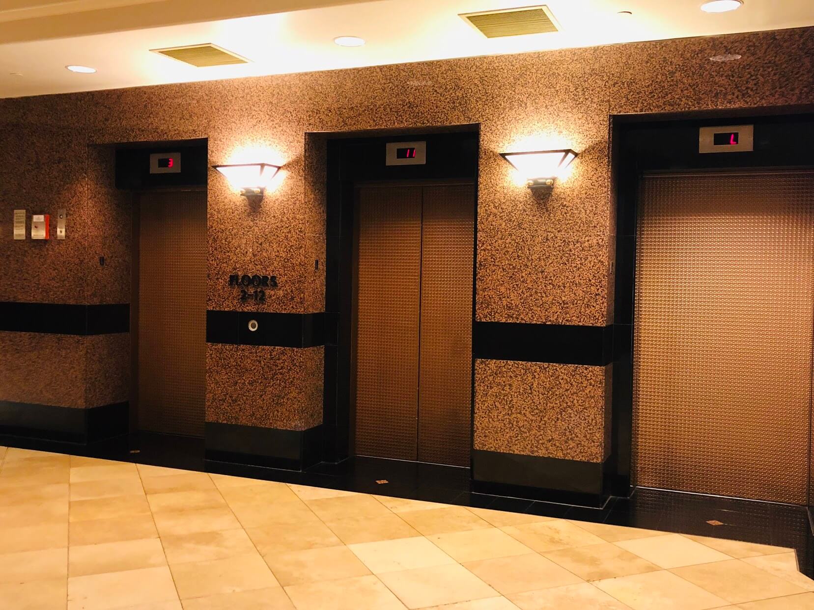 the Executive Centre Hotelのエレベーター