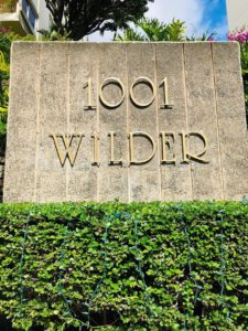 1001 Wilderの看板