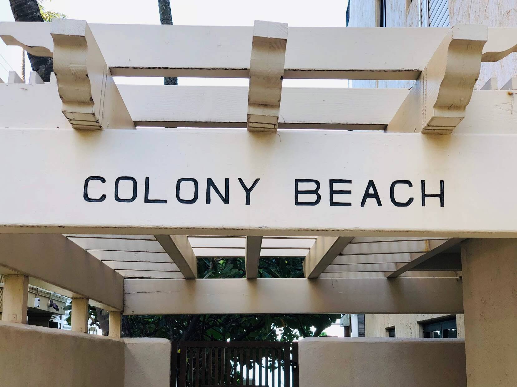 Colony Beachの看板