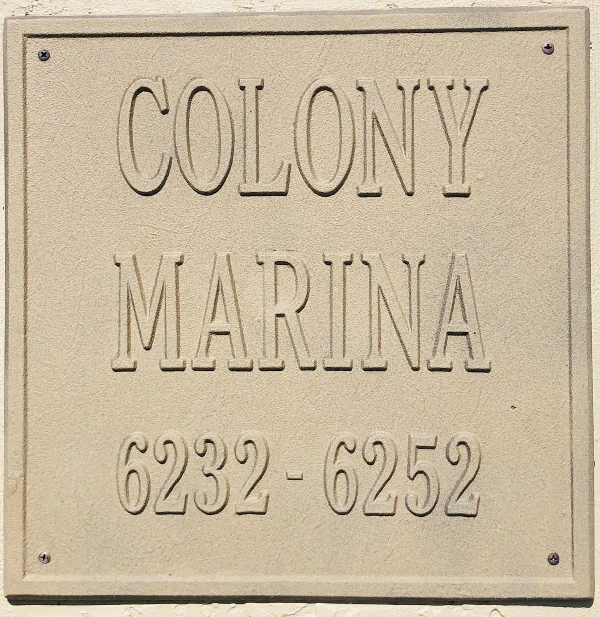 Colony Marinaの看板