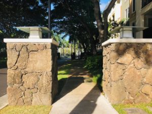 Colony at the Peninsulaの門