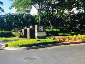 Colony at the Peninsulaの門