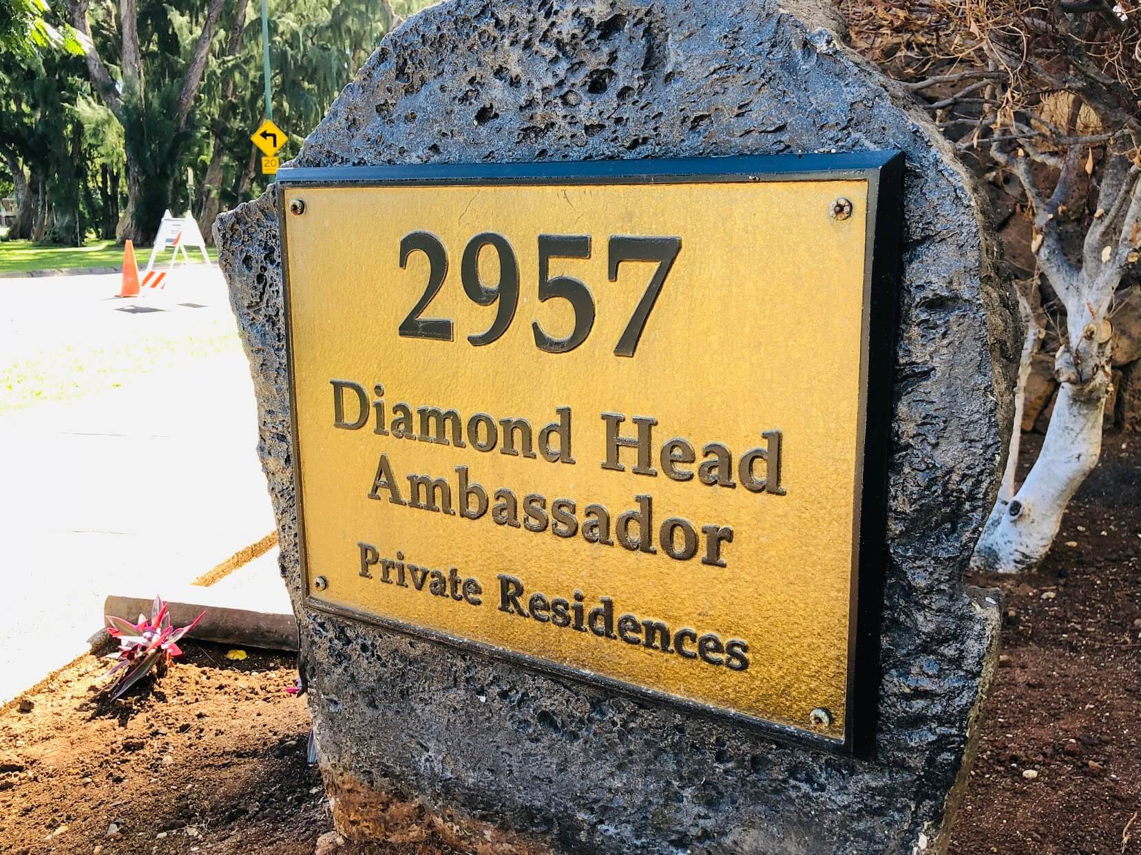 Diamond Head Ambassador 2957の看板
