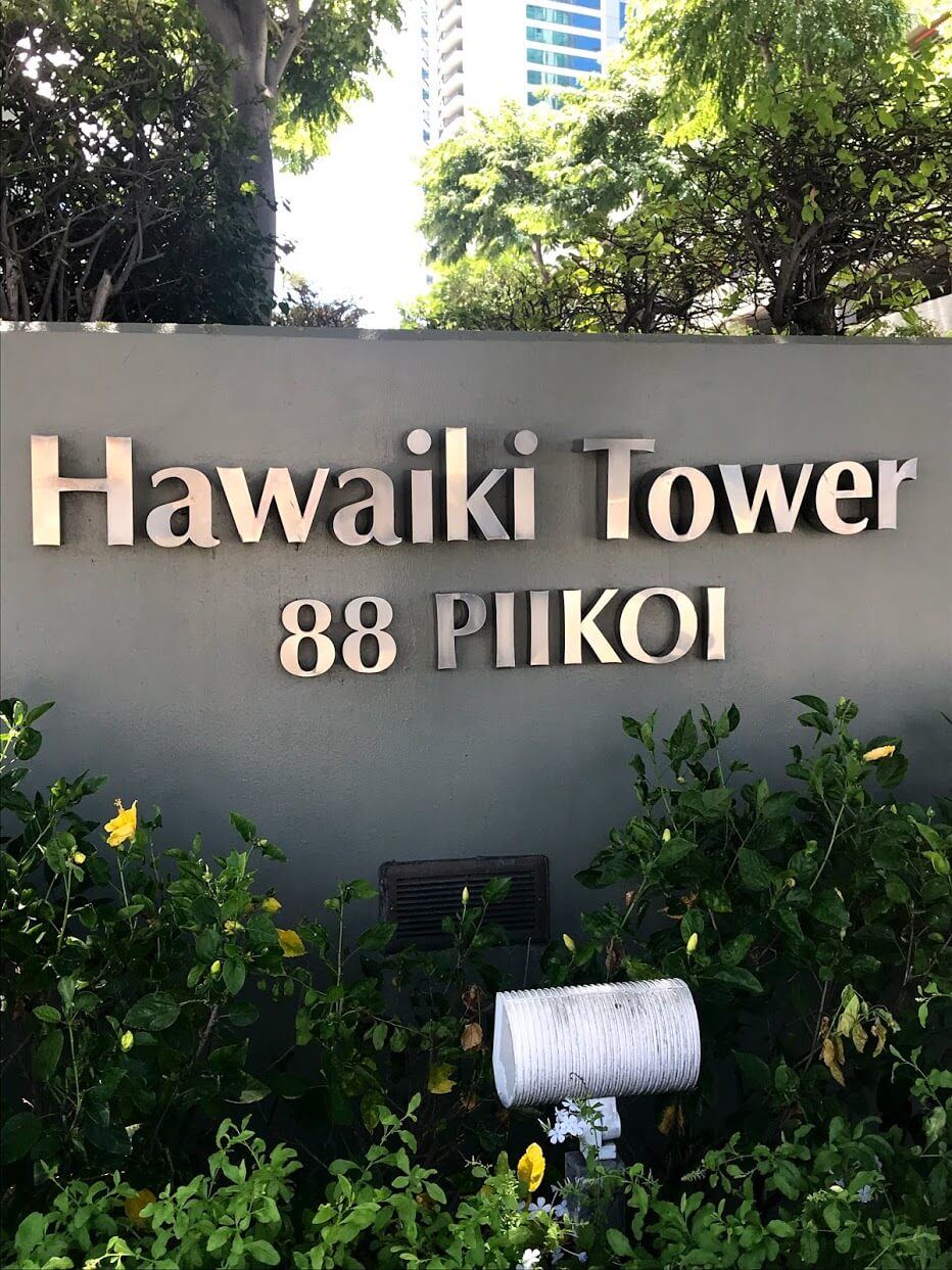 HawaikiTowerの看板