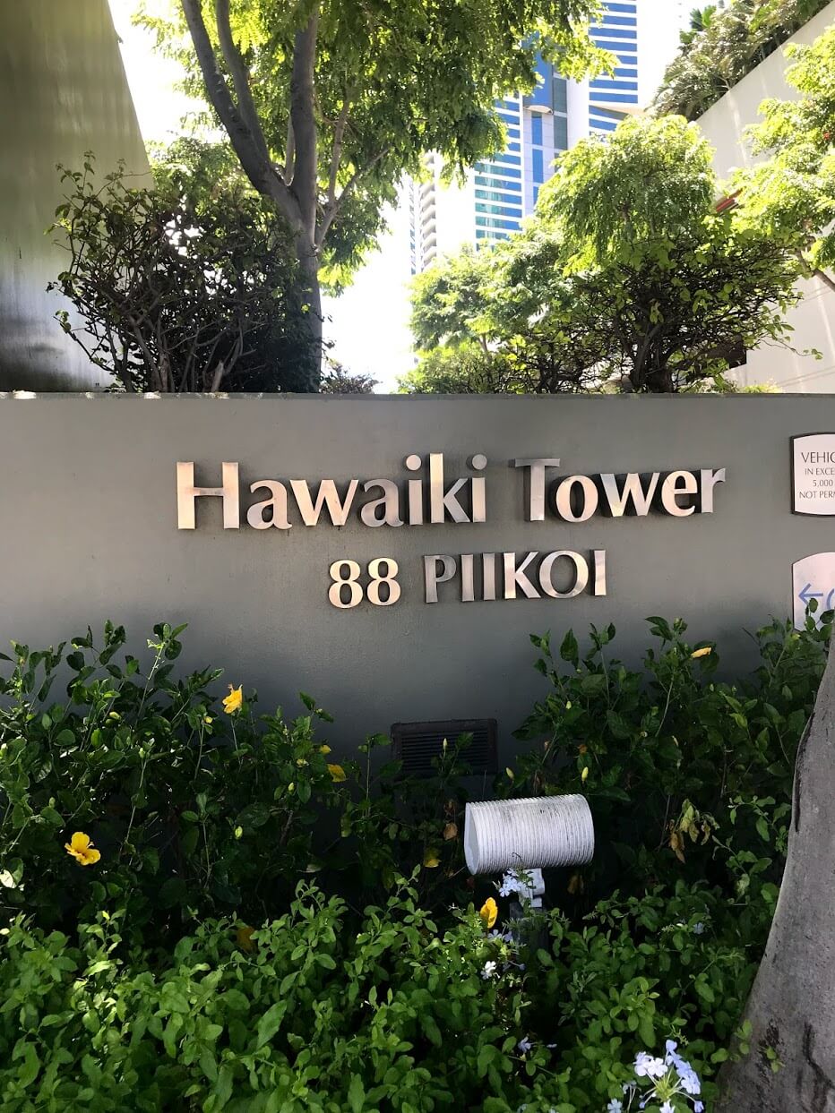 HawaikiTowerの看板