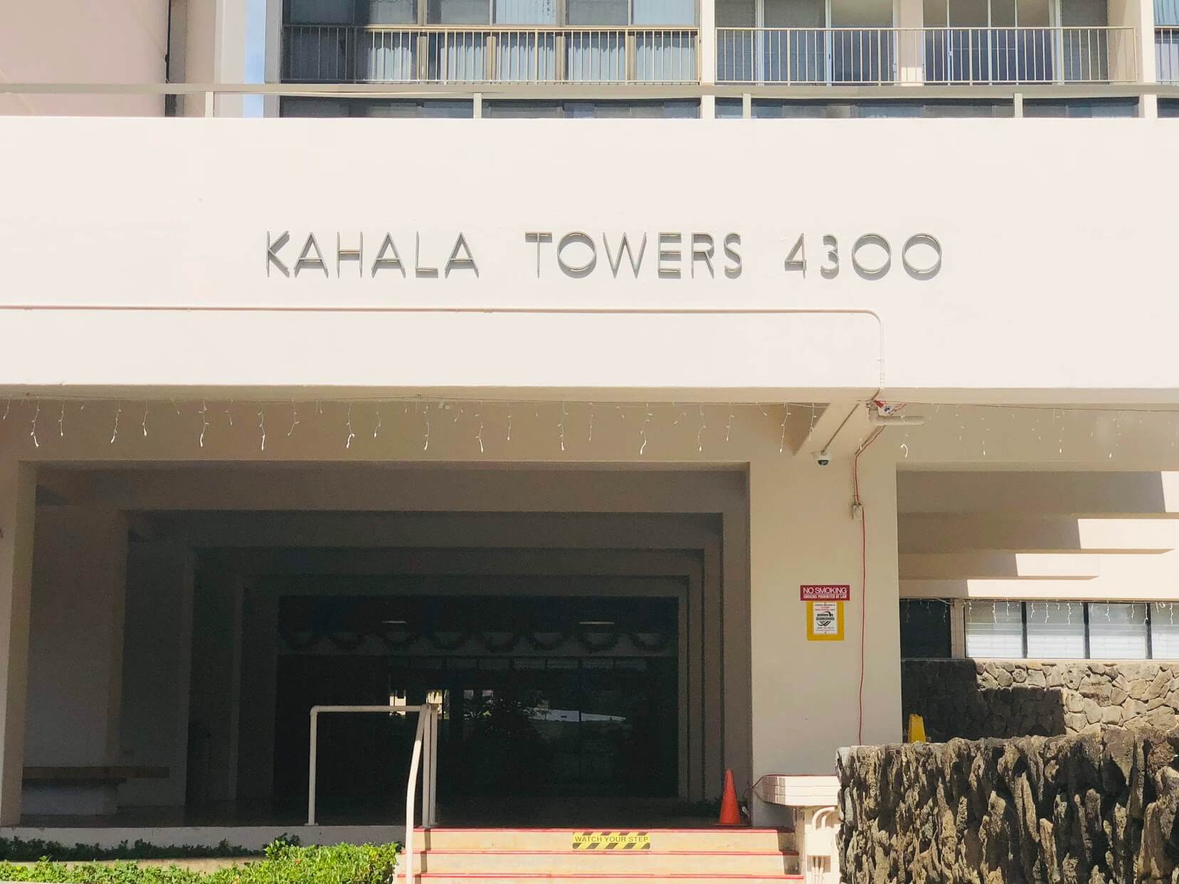 Kahala Tower 4300の看板
