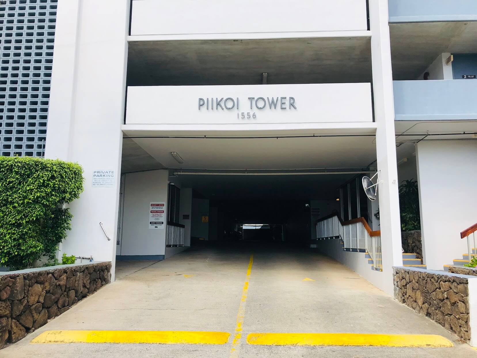 Piikoi Towerの駐車場