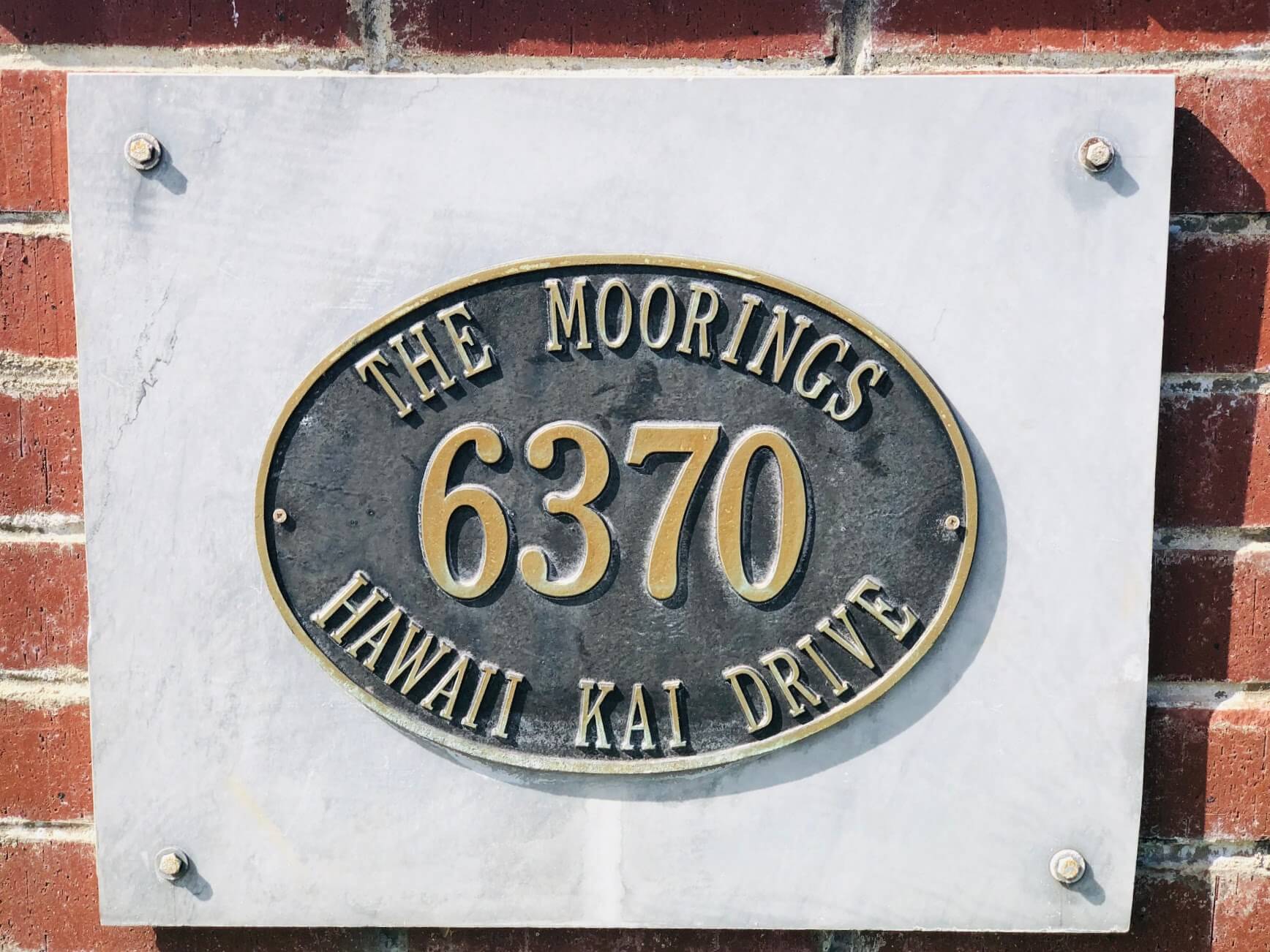 The Mooringsの看板
