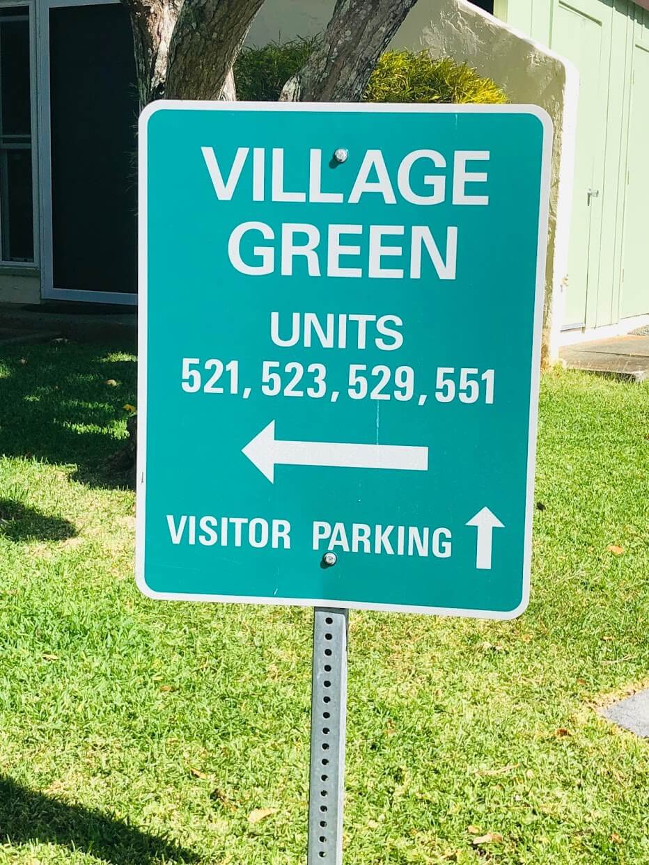 Village Greenの看板